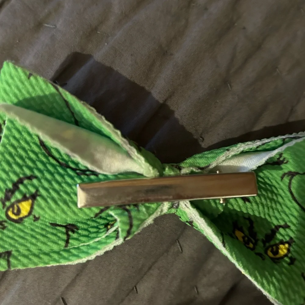 The Grinch Bow Tie💚